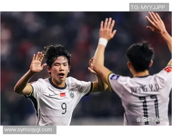 亚洲杯激战中国队迎战乌兹别克斯坦全力争胜展现团队实力